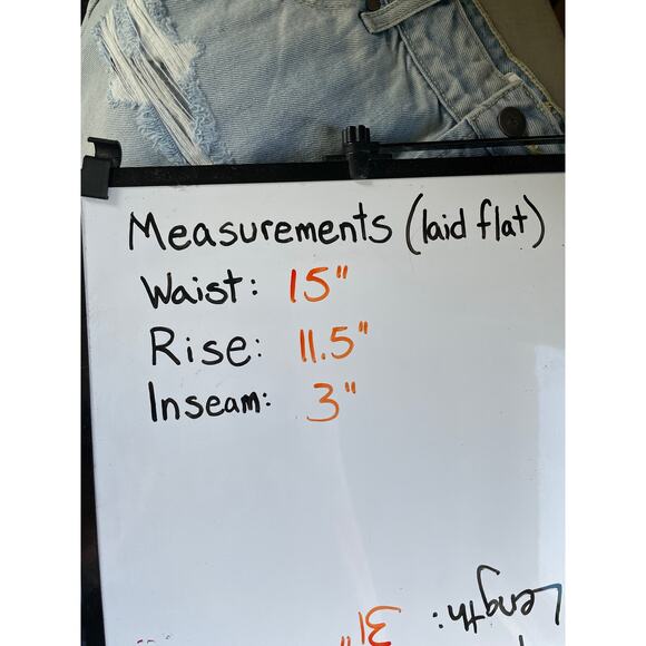 NWT Womens Cuffed Denim Shorts Distressed Light Wash 3” Inseam Size 26 - Picture 7 of 7